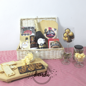 canasta-picnic-celebracion-regalo-personalizado-cesta-obsequio-picnic-personalizado